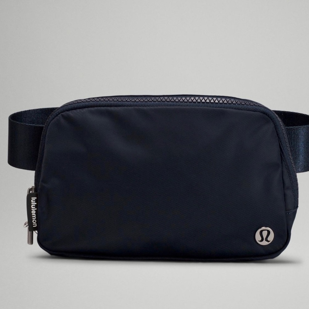 Lululemon True Navy Everywhere Belt Bag